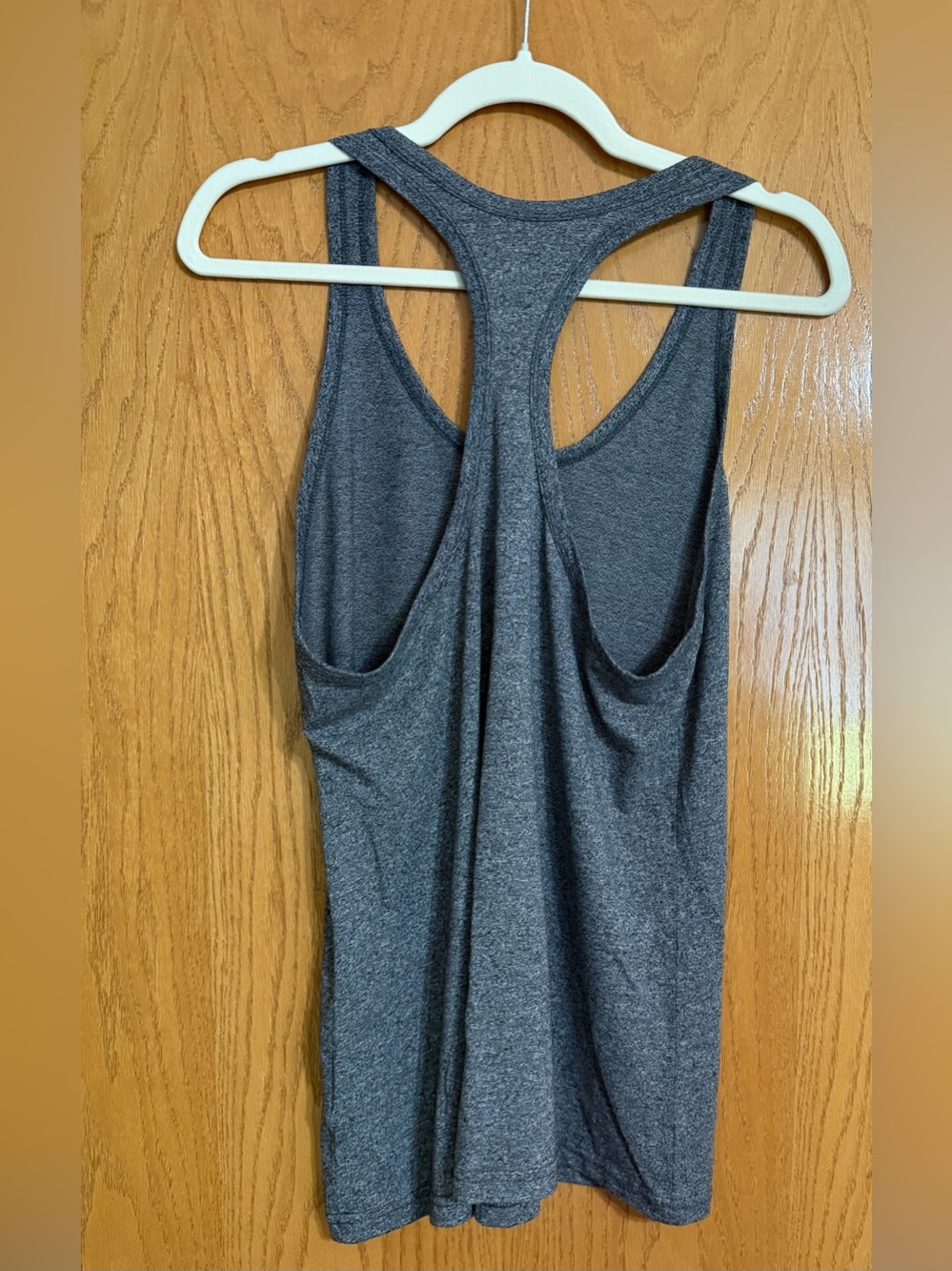 Lot of Women’s workout tops - UnderArmour, Nike, Reebok - Picture 9 of 13